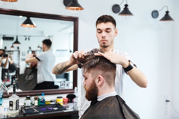 Оборудование рабочего места парикмахера для мужской стрижки