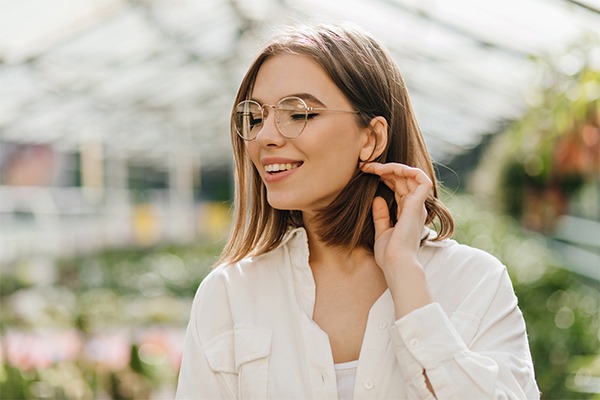 девушка в очках