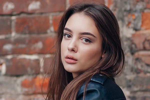 русоволосая девушка фото